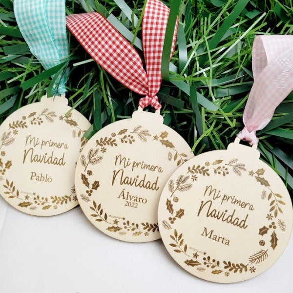 BOLA DE NAVIDAD DE MADERA PERSONALIZADA MI PRIMERA NAVIDAD