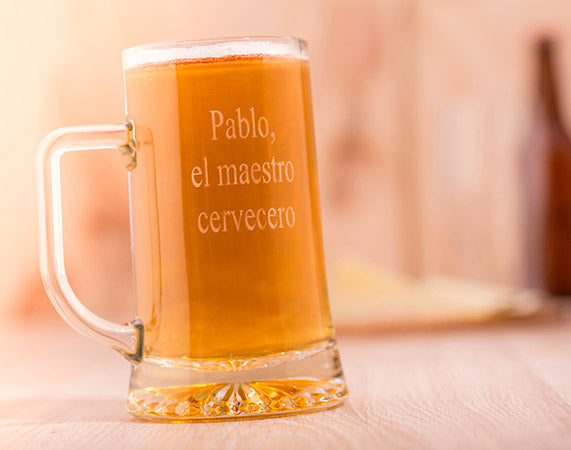 Jarra de cerveza de vidrio grabada